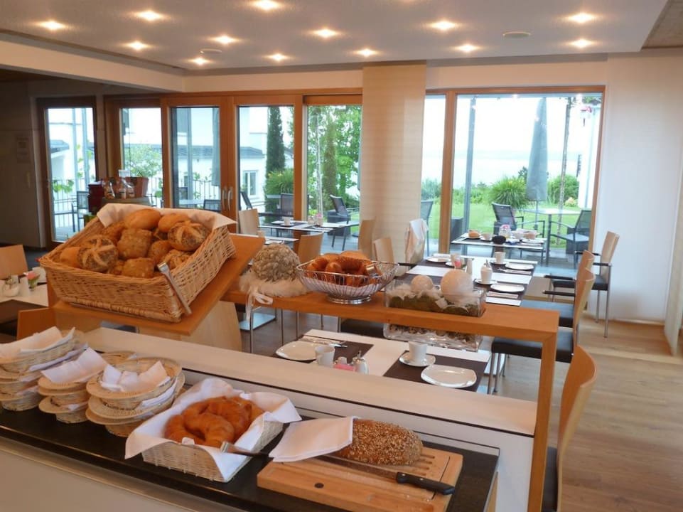 Frühstücksbuffet und Frühstücksraum Hotel freiSicht