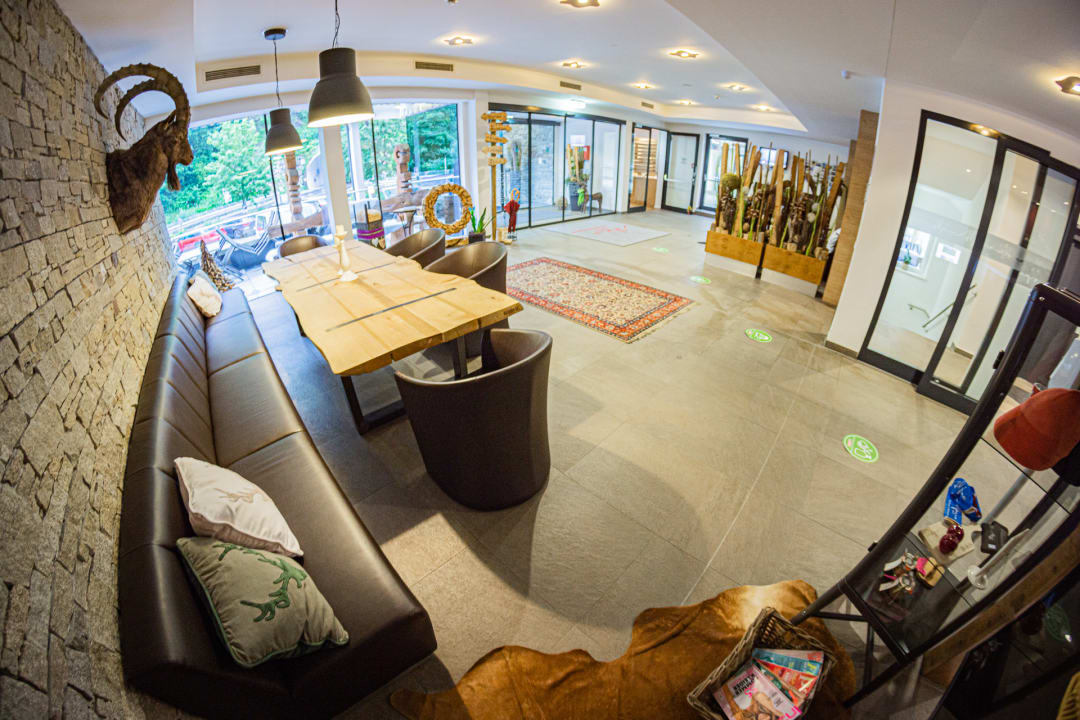 Lobby Hotel Alpina
