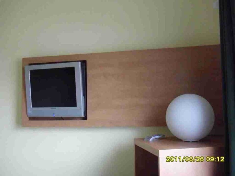 Blick zum TV  B&B Hotel Berlin Genshagen-Süd