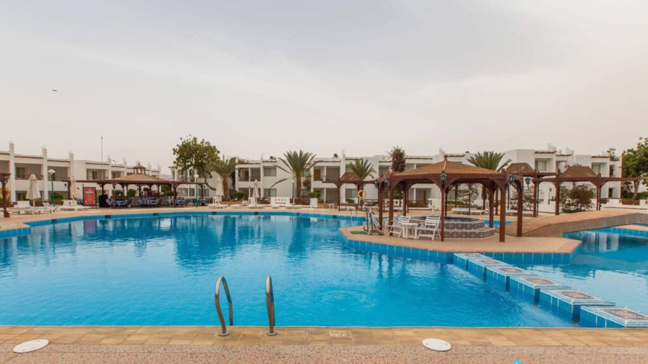 Pool Menaville Safaga