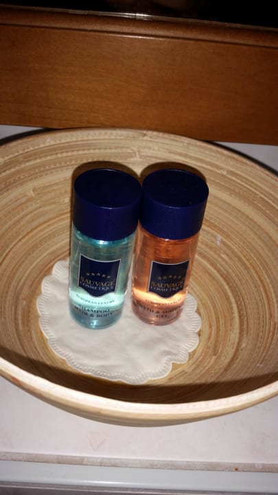 Badeímmer & Duschgel & Shampoo Hotel Ampervilla