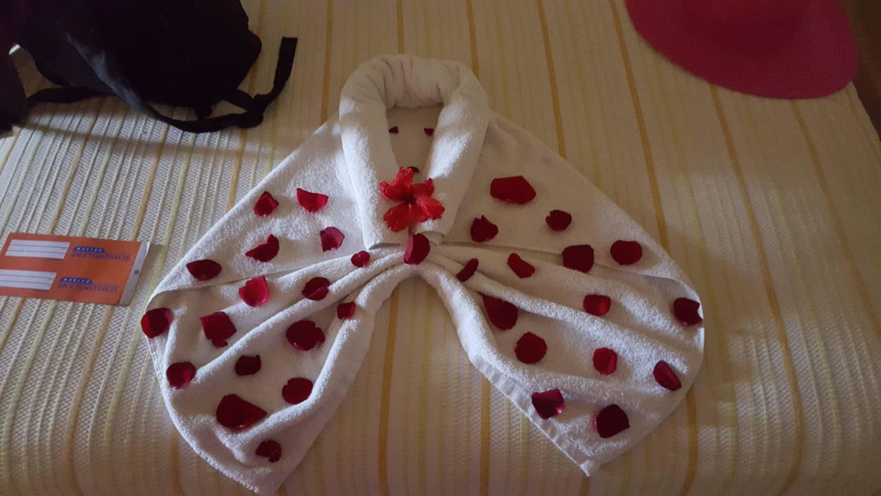 Deko auf dem Bett Dreams La Romana Resort & Spa