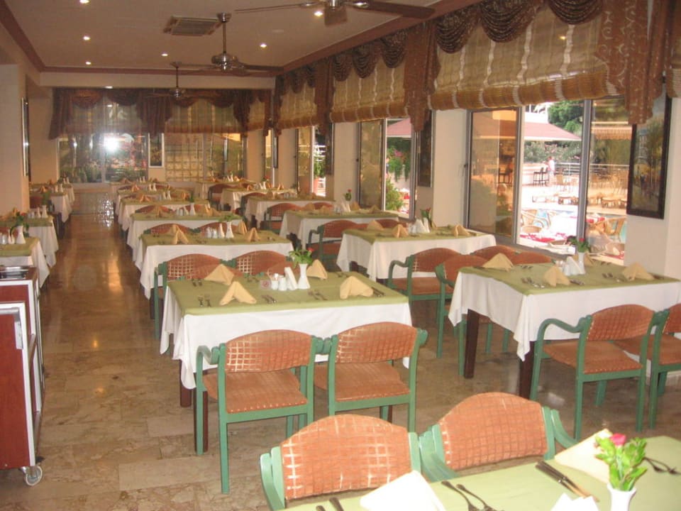 Część restauracji hotelowej Kırbıyık Resort Hotel - Alanya