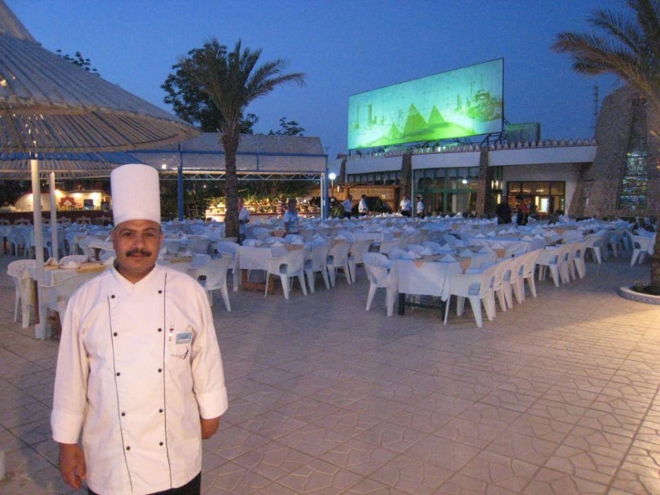 Der Küchenchef zum Abendessen am Pool Albatros Sharm Resort