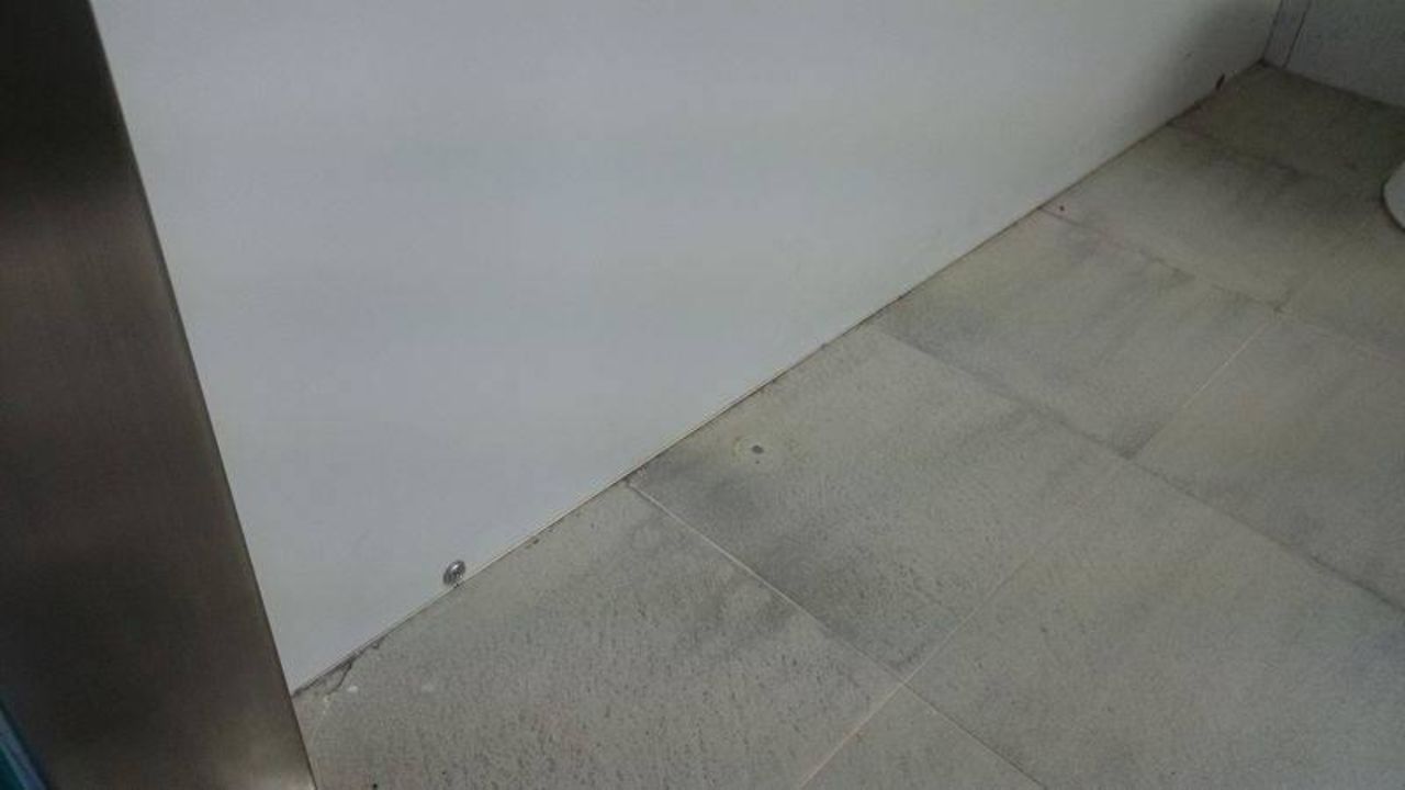 An der Badewanne sehr unsauber Hotel Mellieha Bay