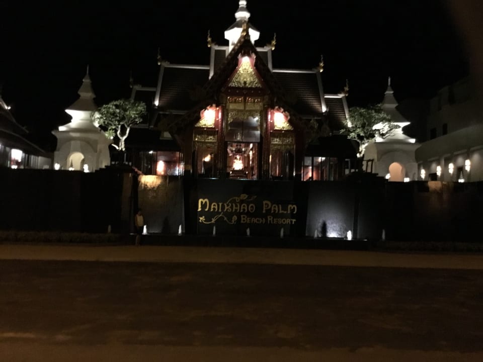 Bei Nacht Maikhao Palm Beach Resort