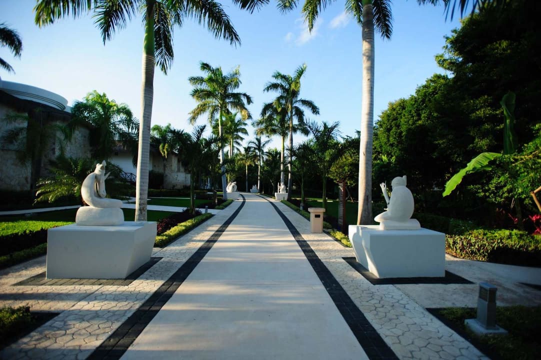 Paseo de los Dioses Grand Riviera Princess All Suites & Spa Resort