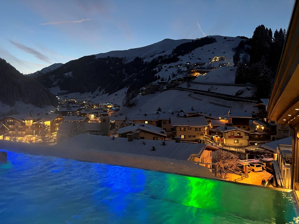 Pool Hotel Alpin Spa Tuxerhof