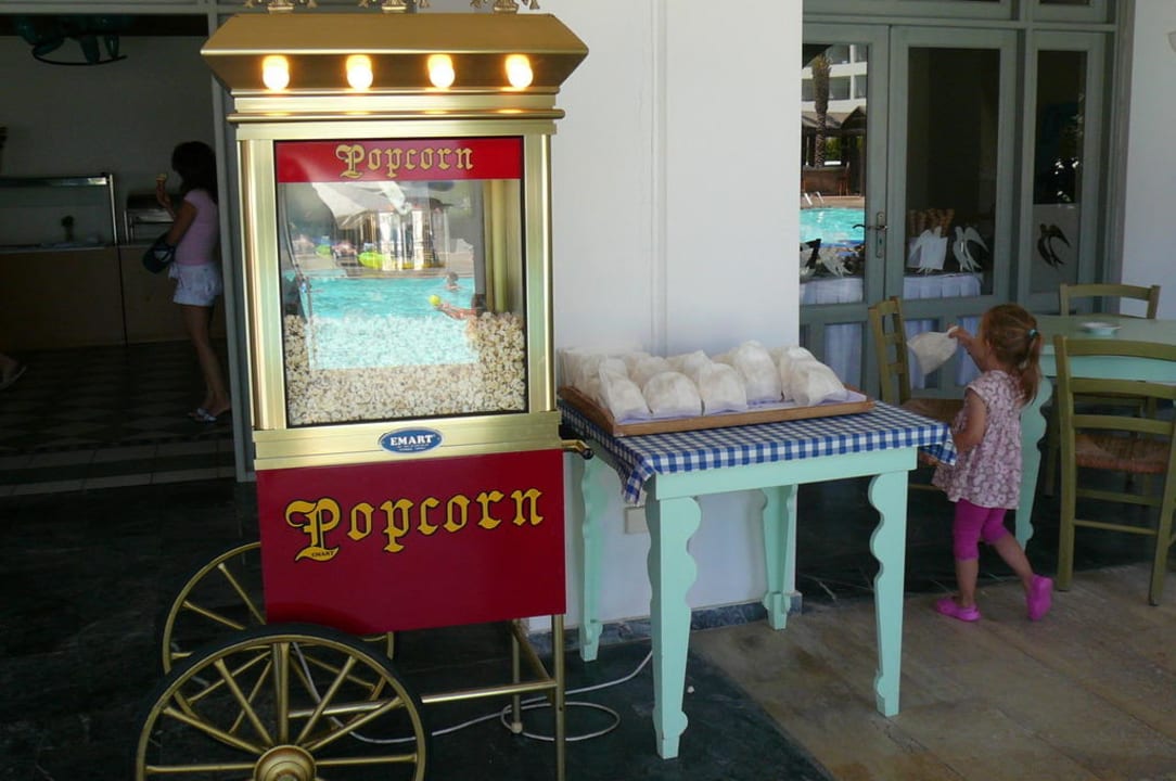 Popcorn-Automat an dem Snackbar Grecotel LUXME Dama Dama