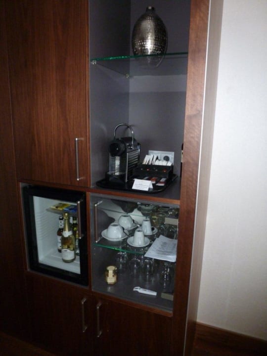 Minibar und Nespresso Maschine Schlosshotel Bad Wilhelmshöhe Conference & Spa