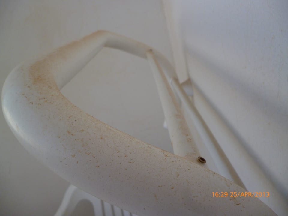 Handtuchhalter Balkon nach Reinigung Hotel El Mouradi Djerba Menzel