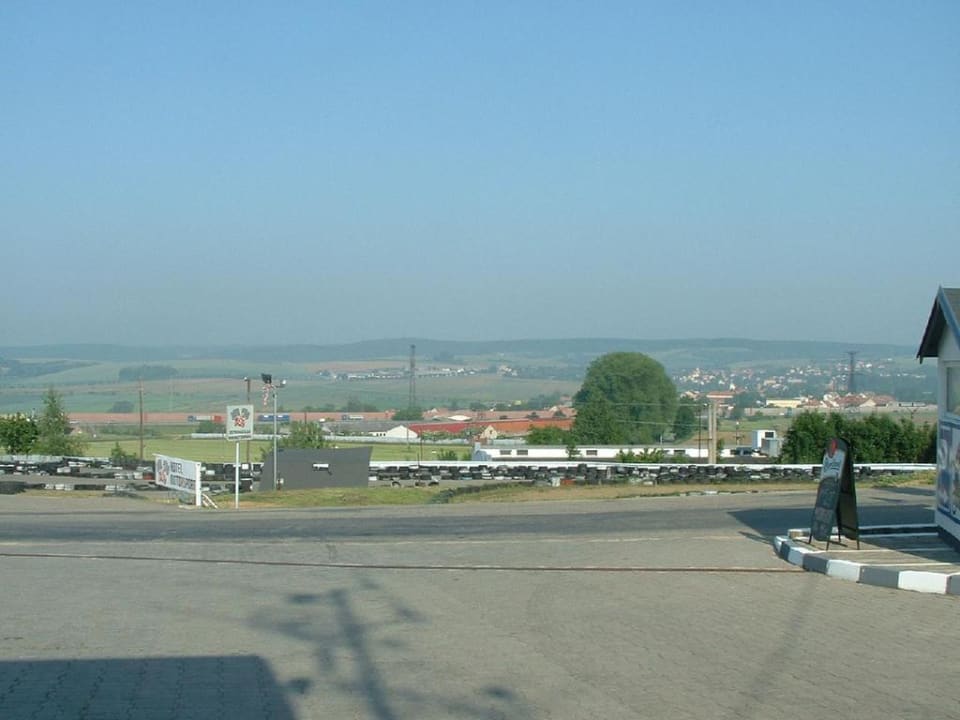 Vom Parkplatz Hotel Motorsport