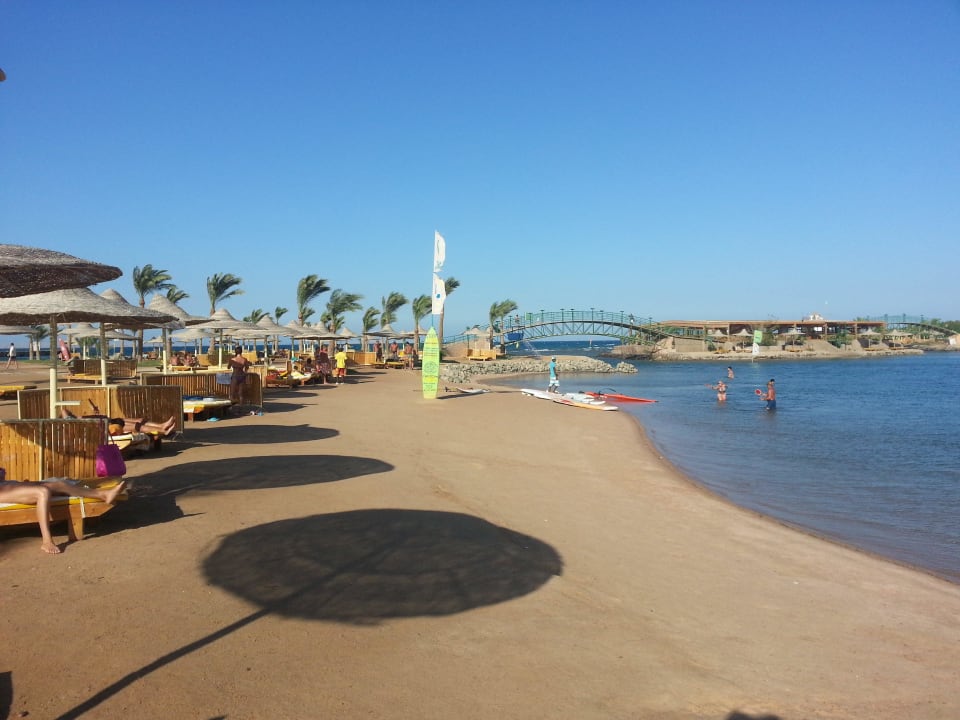 Hotellagune mit Blick in Richtung Rotes Meer Desert Rose