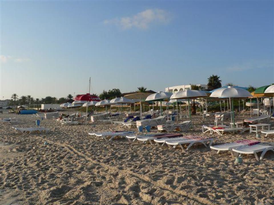 Der noch leere Strand morgens um 9 Uhr El Mouradi Club Kantaoui