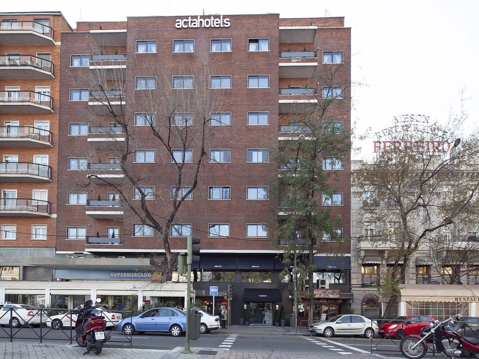 Außenansicht Hotel Acta Madfor