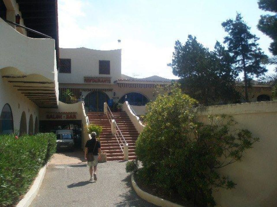 Der Aufgang zum Essensbereich , oder links zur Lob Marble Stella Maris Ibiza