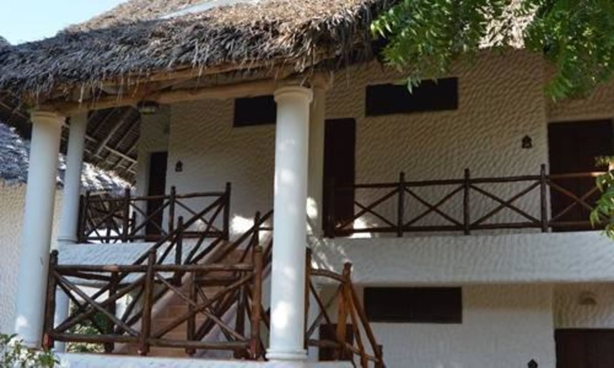 Hotelgebäude Bluebay Beach Resort & Spa