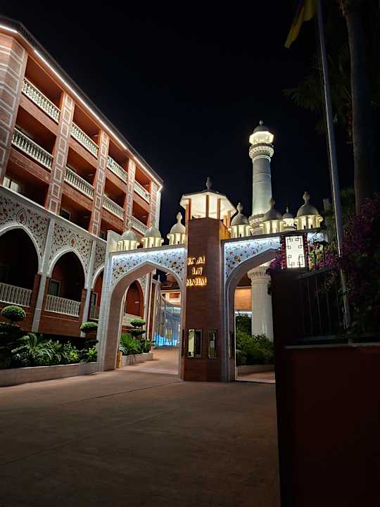 Außenansicht Royal Taj Mahal Hotel