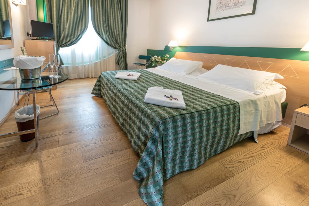 Zimmer West Point Airport Hotel