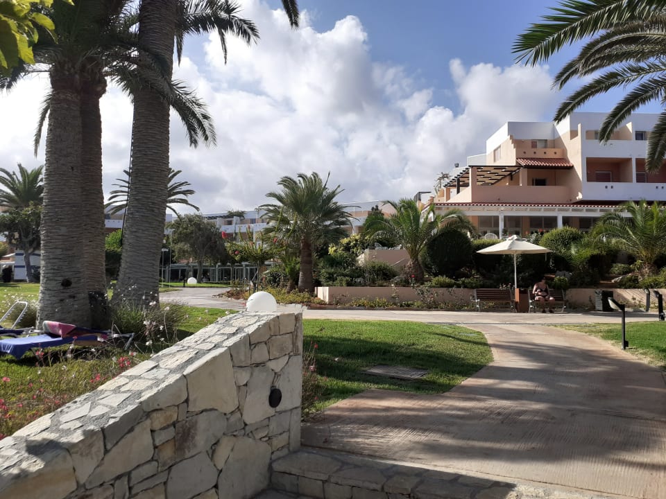 Gartenanlage Anissa Beach & Village