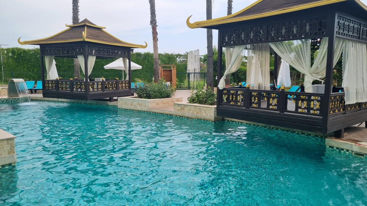 Pool Crystal Family Comfort Collection