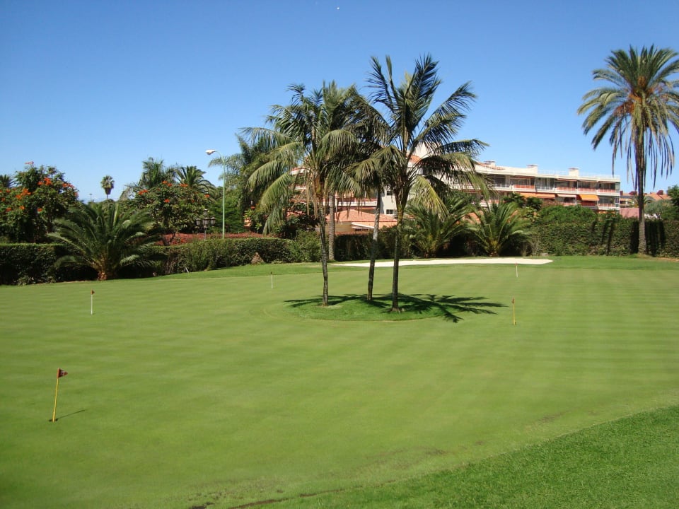 Golfplatz neben dem Hotel Hotel Botanico & The Oriental Spa Garden