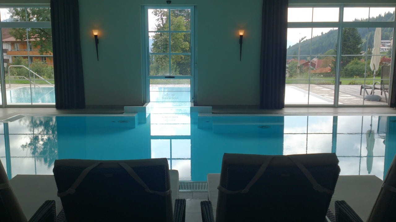 Blcik auf Hallen-und Freibad Panoramahotel Oberjoch