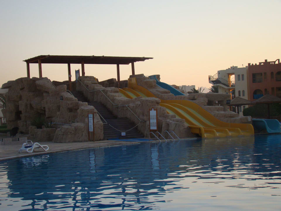 Basen rodzinny ze zjeżdżalnią SUNRISE Royal Makadi Resort