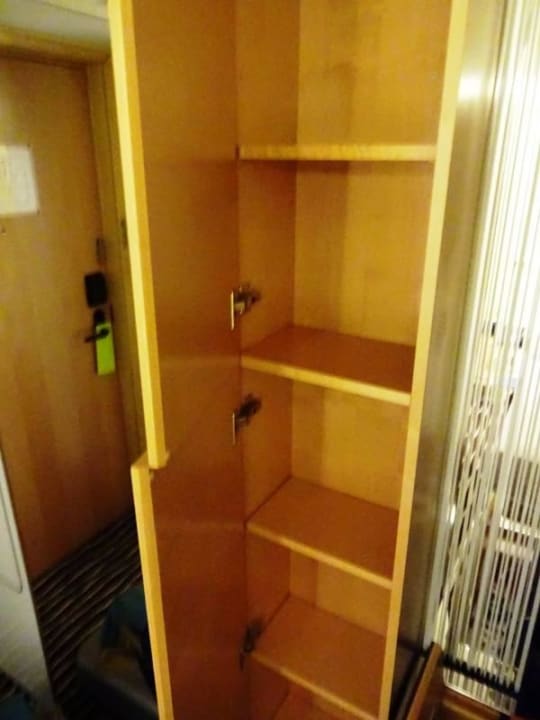 Standard room storage Hotel Butterfly on Victoria