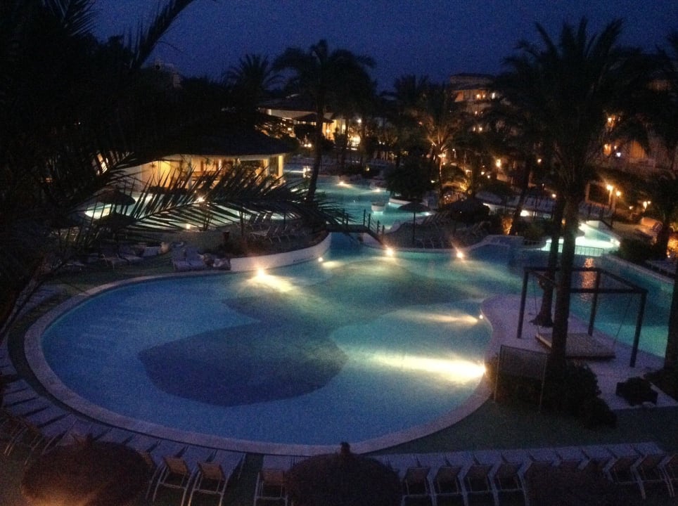Pool am Abend Prinsotel La Dorada