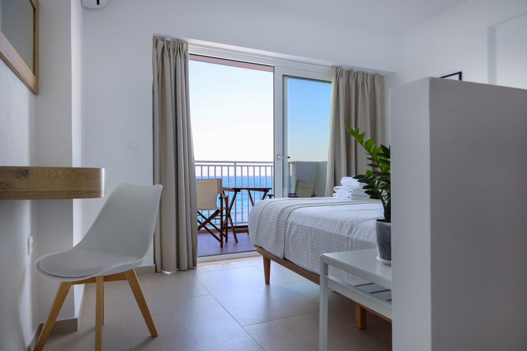 Zimmer Sea Breeze Hotel