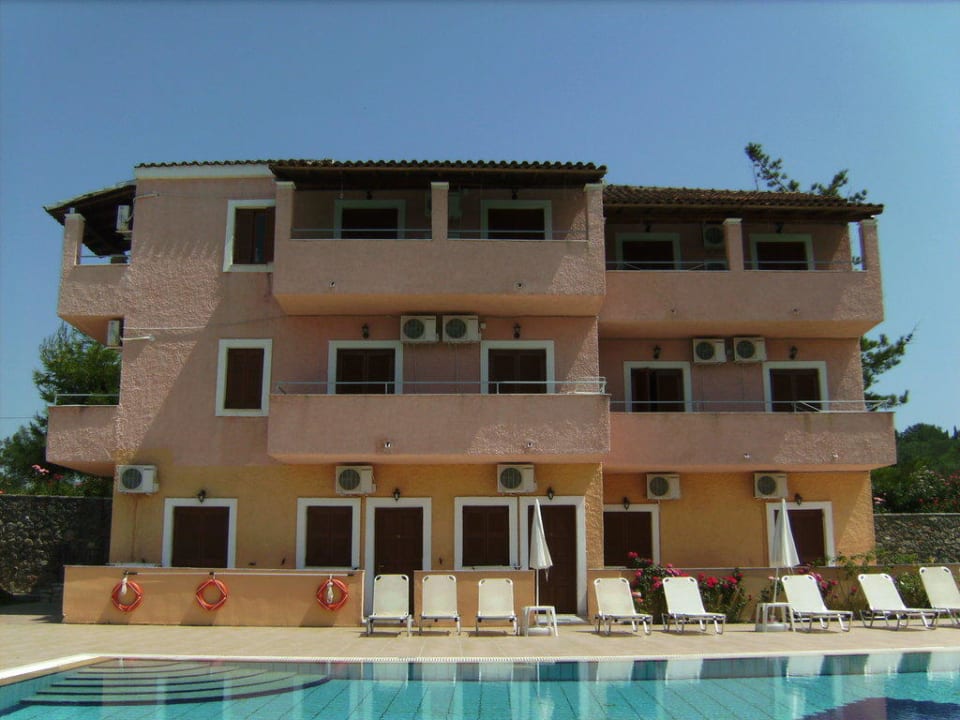 Blick auf die Anlage Takis & Efi Apartments