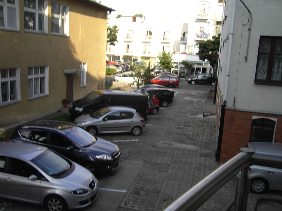 Sicht aus Zimmer zum Nachbarhaus Pensjonat Pastelowy