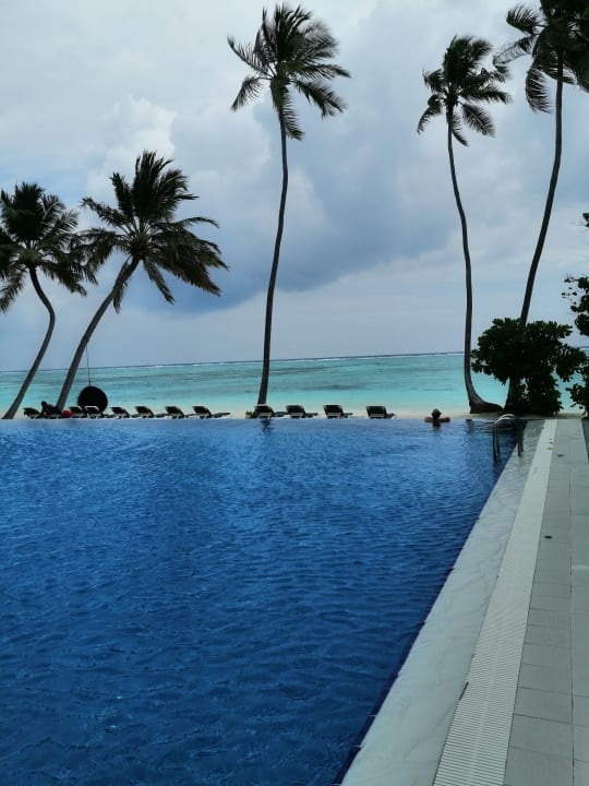 Pool Meeru Maldives Resort Island