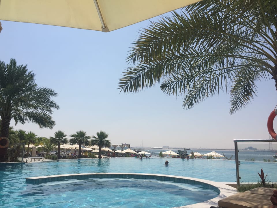 Pool DoubleTree by Hilton Resort & Spa Marjan Island