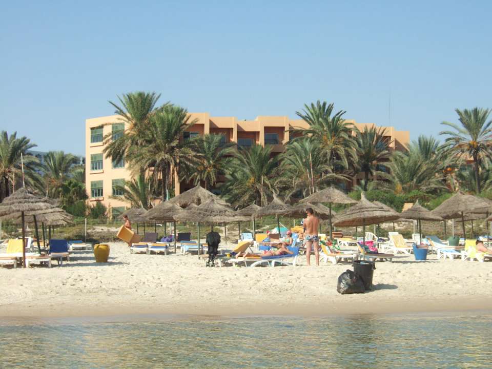 Flach abfallender Strand El Ksar Resort & Thalasso