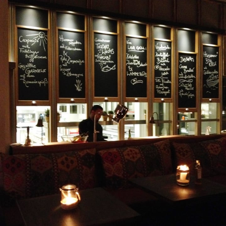 Offene Küche in der Vinothek Hotel Zollenspieker Fährhaus