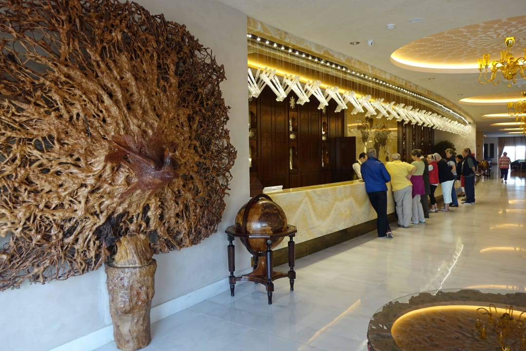 Blick auf die Rezeption Royal Taj Mahal Hotel