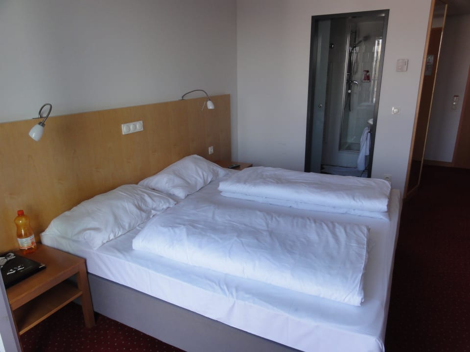 Großes, bequemes Bett Spark by Hilton Vienna Messe Prater