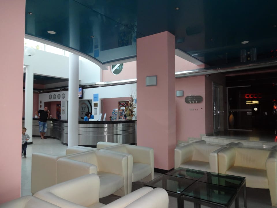 Recption Effect Grand Victoria Hotel