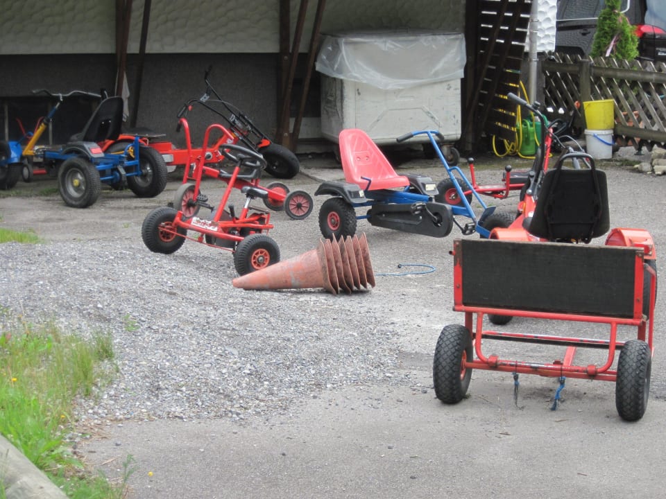 "Fuhrpark" für kleine und große Gäste Pension & Ferienwohnung Solaria