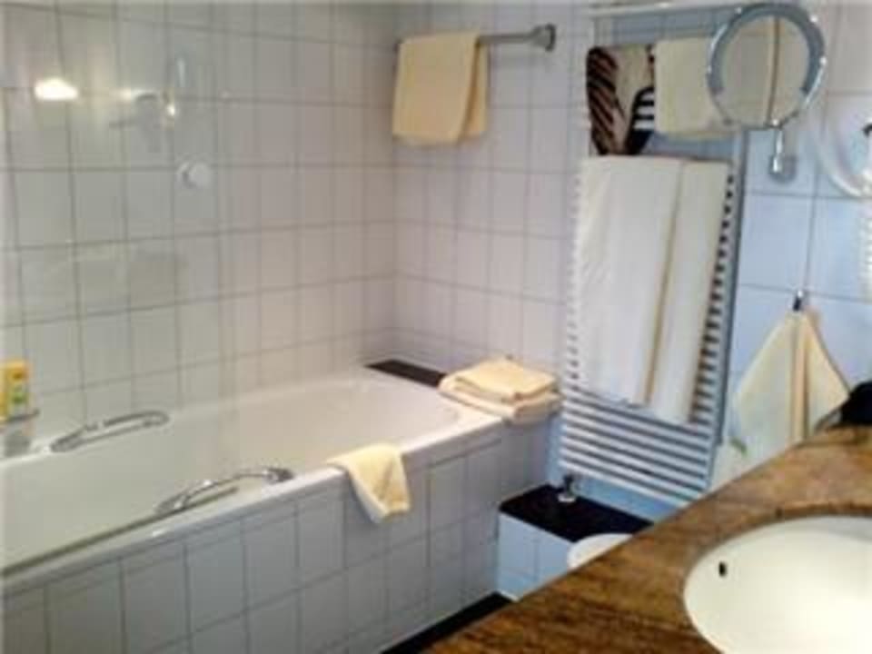 Bad der Suite im Traditionshaus Hotel Holzapfel