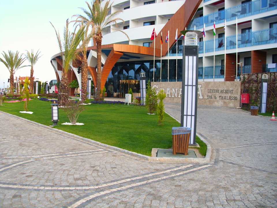 Das Hotel von Außen Granada Luxury Okurcalar