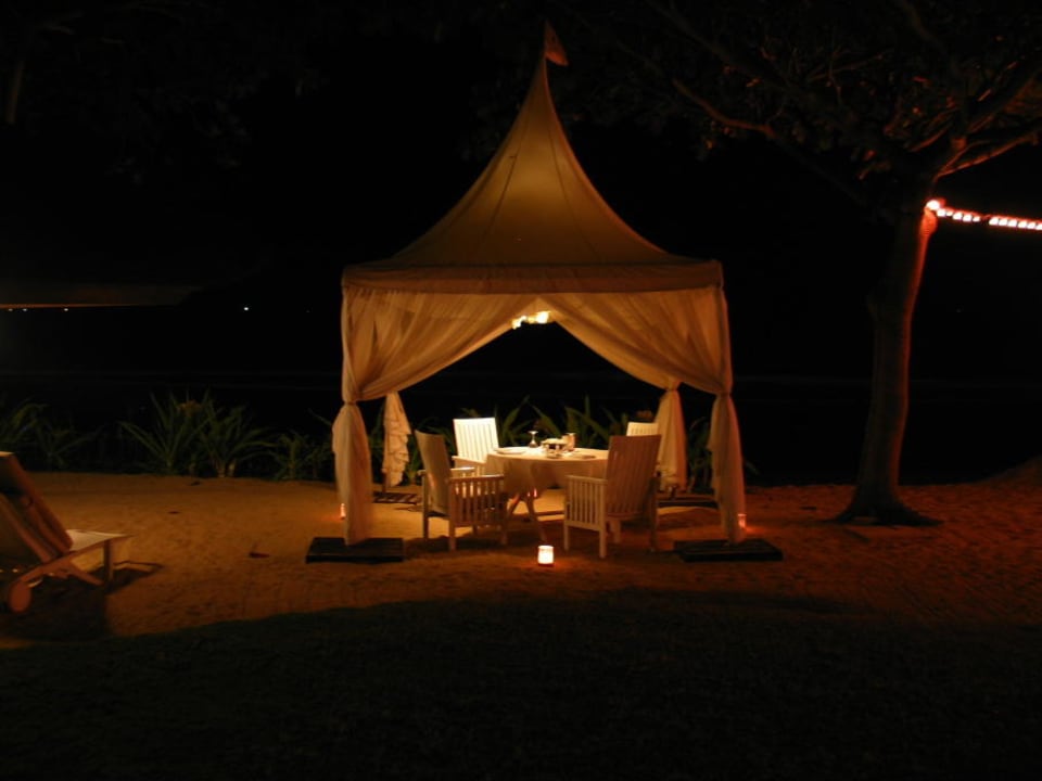 Märchenhaftes Abendessen am Strand gefällig? InterContinental Bali Resort