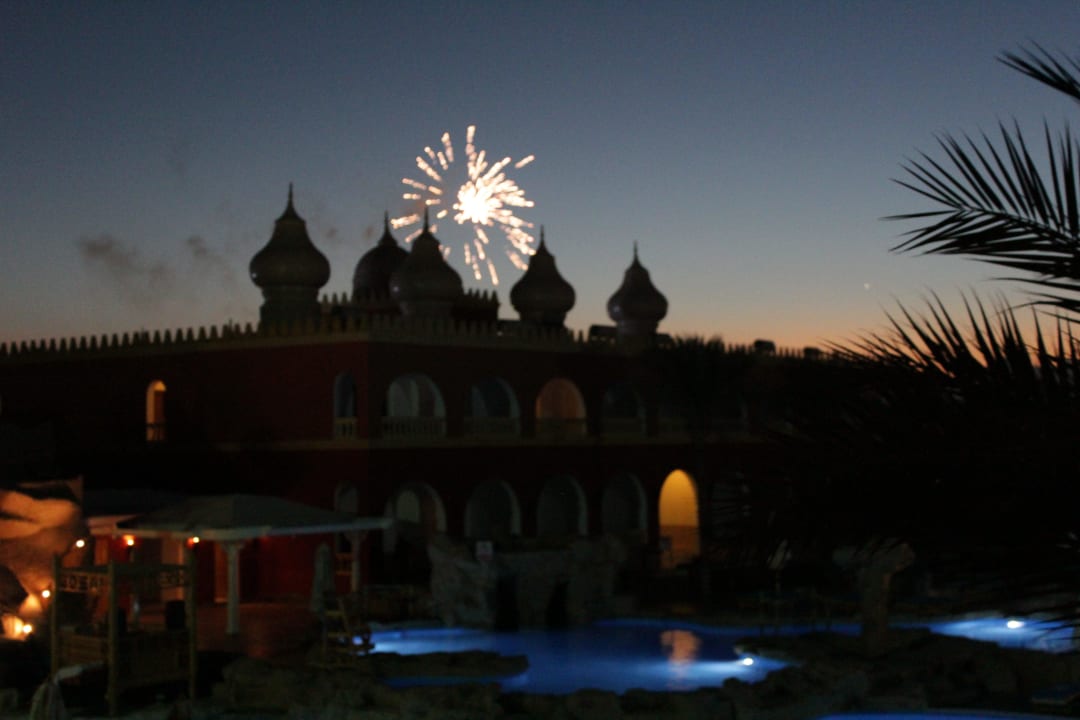 Feuerwerk am Heiligabend Pickalbatros Alf Leila Wa Leila Resort - Neverland Hurghada