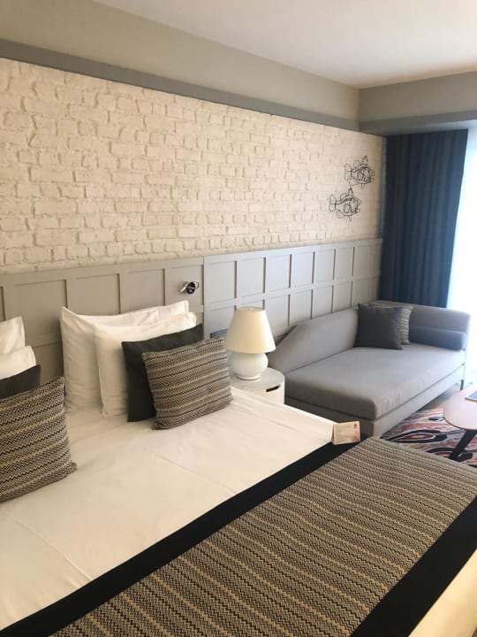 Zimmer Acanthus Cennet Barut Collection