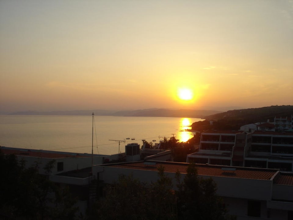Ausblick auf das Nachbarhotel Akrathos Beach Hotel