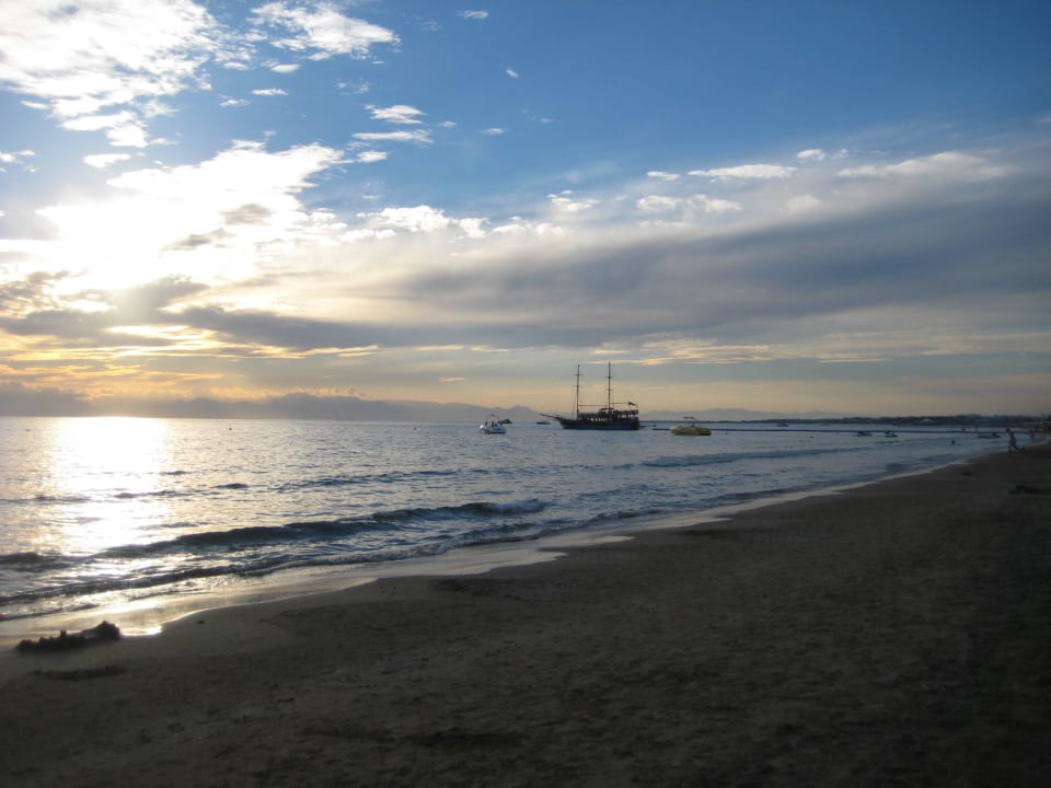 Abend am Strand Hotel Sirma