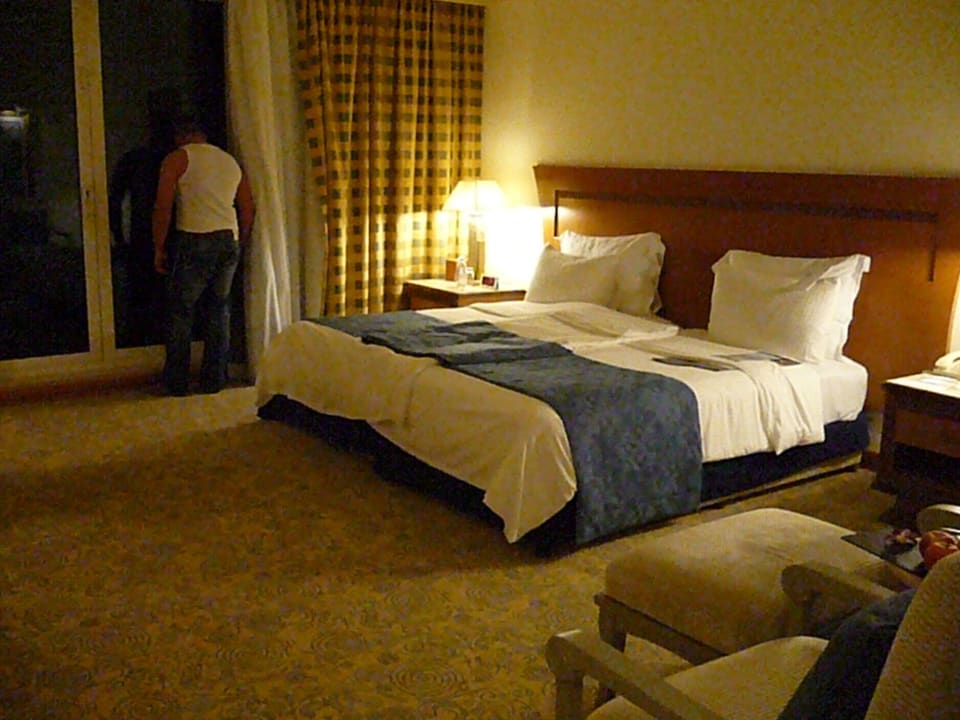 1406 Hotel Le Meridien Al Aqah Beach Resort