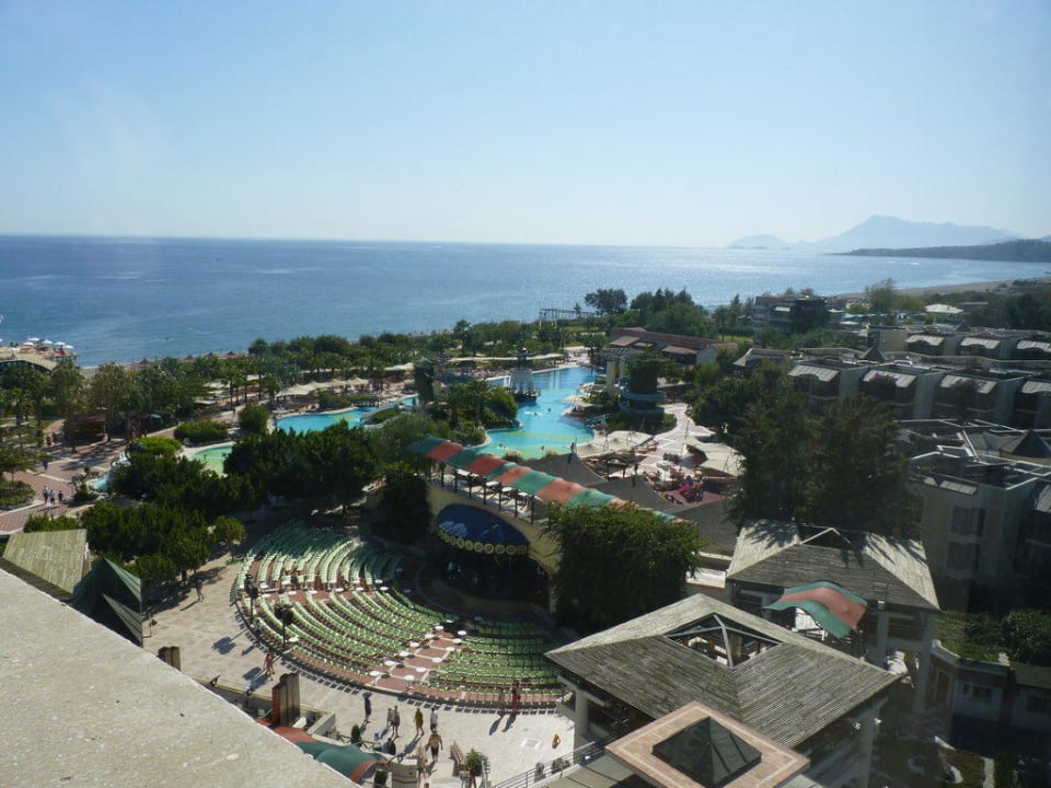 Hier fanden die Abendshows statt Limak Limra Hotel & Resort